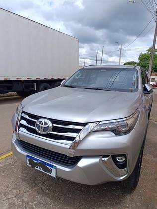 TOYOTA HILUX SW4 2.8 SRX 4X4 7 LUGARES 16V TURBO INTERCOOLER DIESEL 4P AUTOMÁTICO TOYOTA HILUX SW4 2.8 SRX 4X4 7 LUGARES 16V TURBO INTERCOOLER DIESEL 4P AUTOMÁTICO